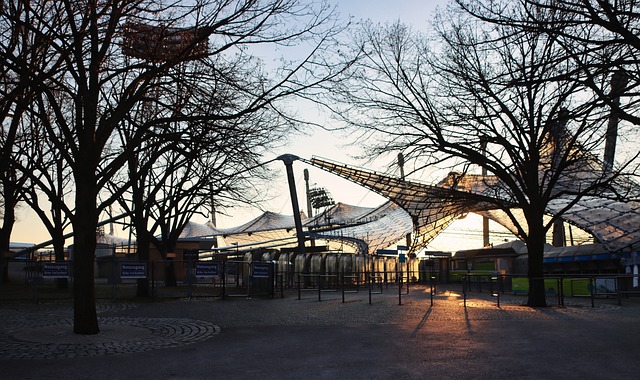 突与矛盾碰 突与矛盾碰